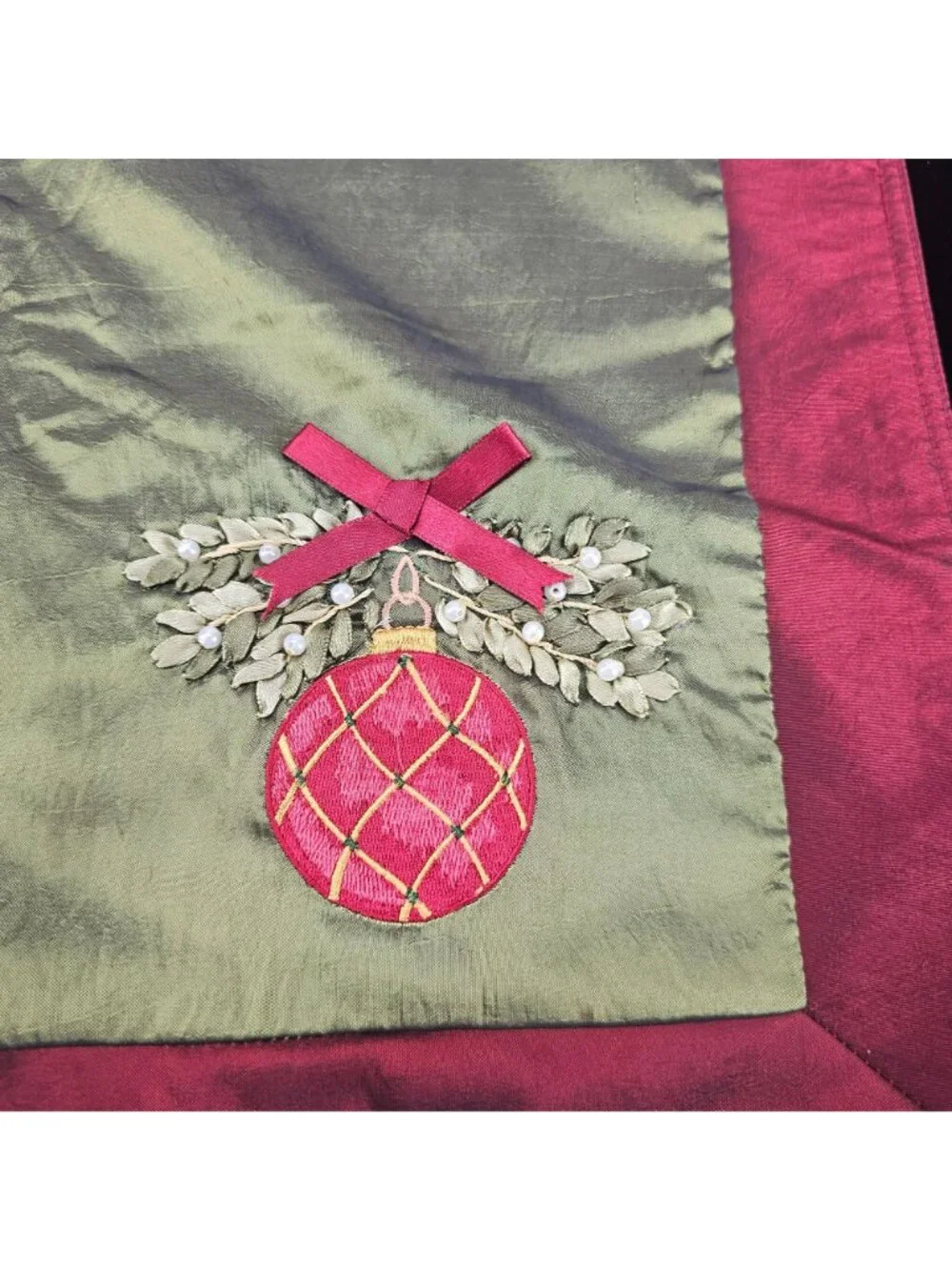 Cypress Home Christmas Placemats Set Of 4‎ Red & Green With Embroidered Ornament